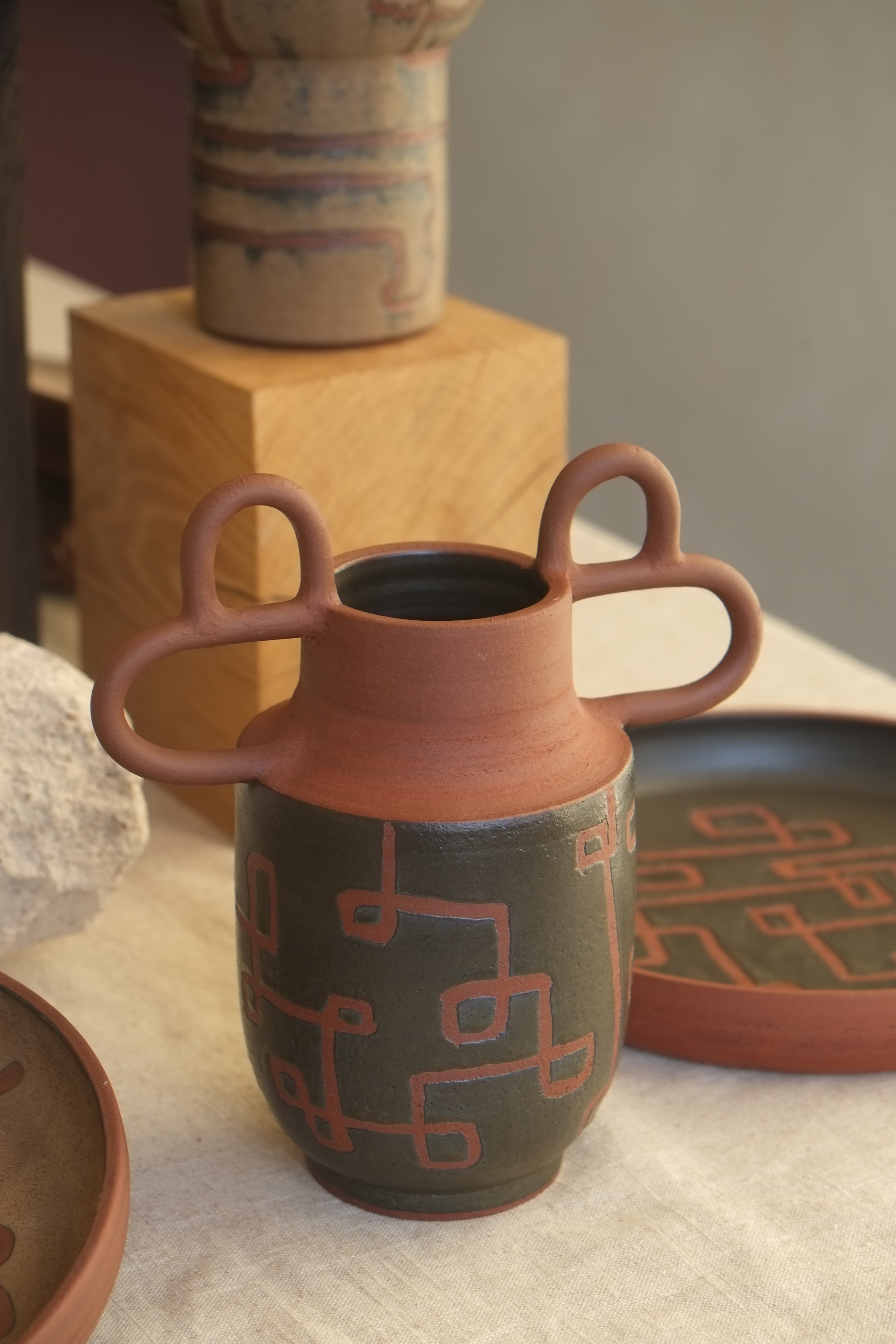 AMPHORA The Tangles Almost Black | ANDREA TSANG ⨉ Josefin Tolstoy