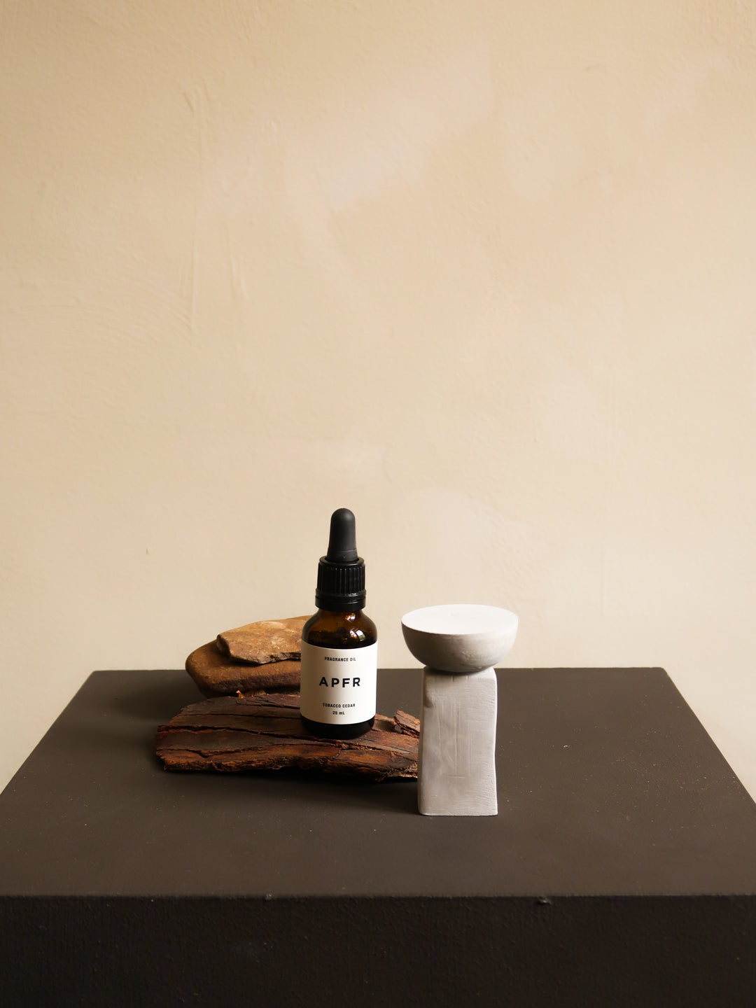 Hand-sculpted Vessel Oil Diffuser | TOBACCO CEDAR