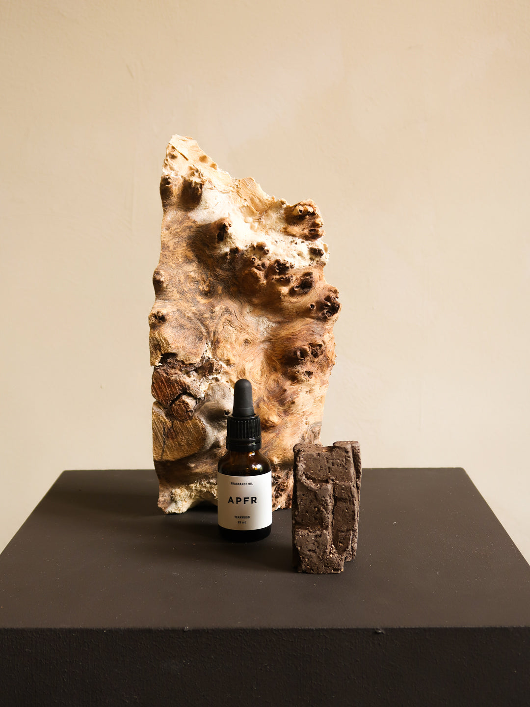 Hand-sculpted Vessel Oil Diffuser | TEAKWOOD