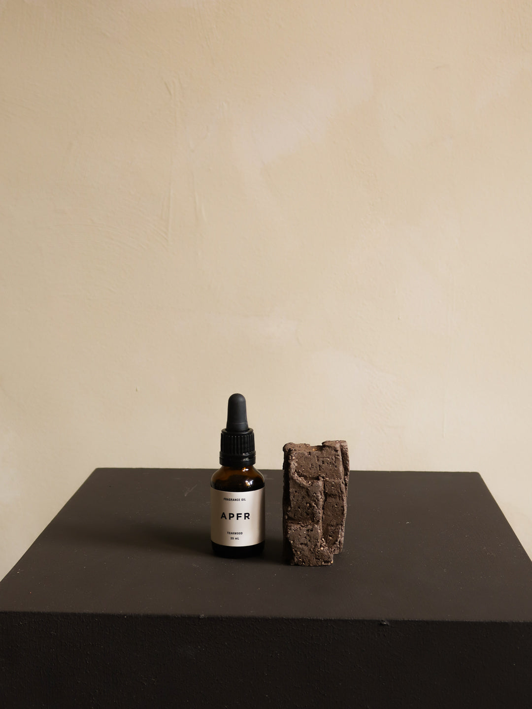 Hand-sculpted Vessel Oil Diffuser | TEAKWOOD