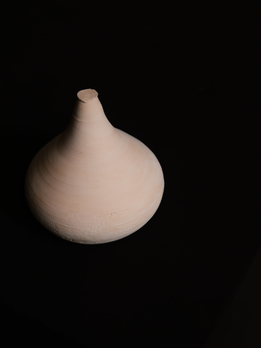 Hand-sculpted Vessel Oil Diffuser | WHITE TEA