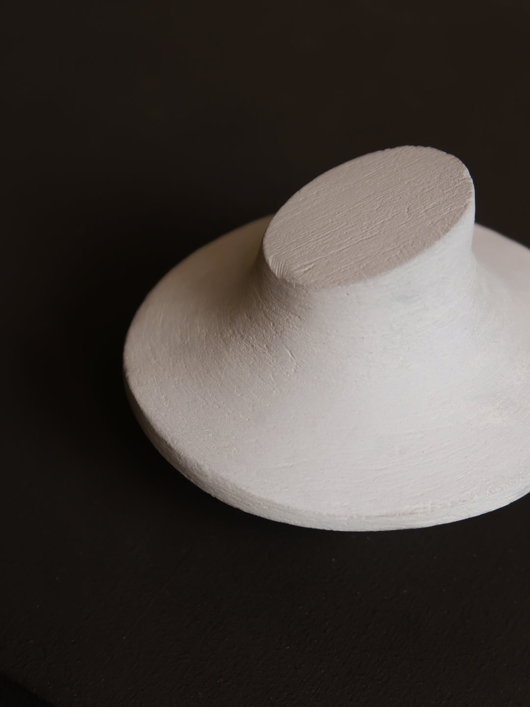 Hand-sculpted Vessel Oil Diffuser | BLACK OUD