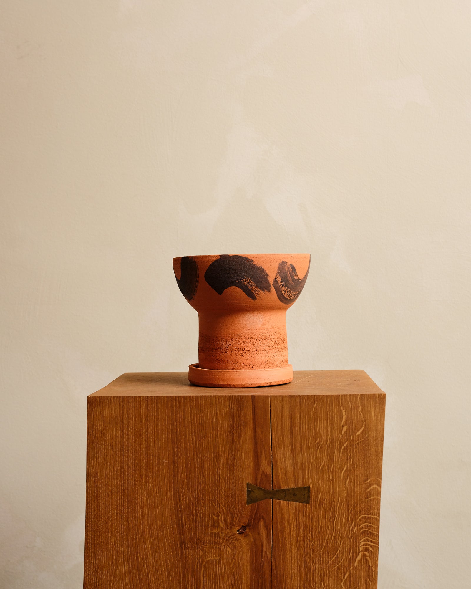 AMPHORA Planter and Saucer | MEDIUM | BRUSH