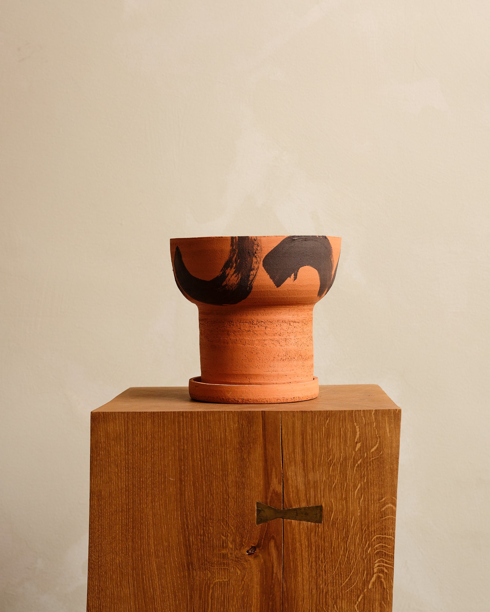 AMPHORA Planter and Saucer | LARGE | BRUSH