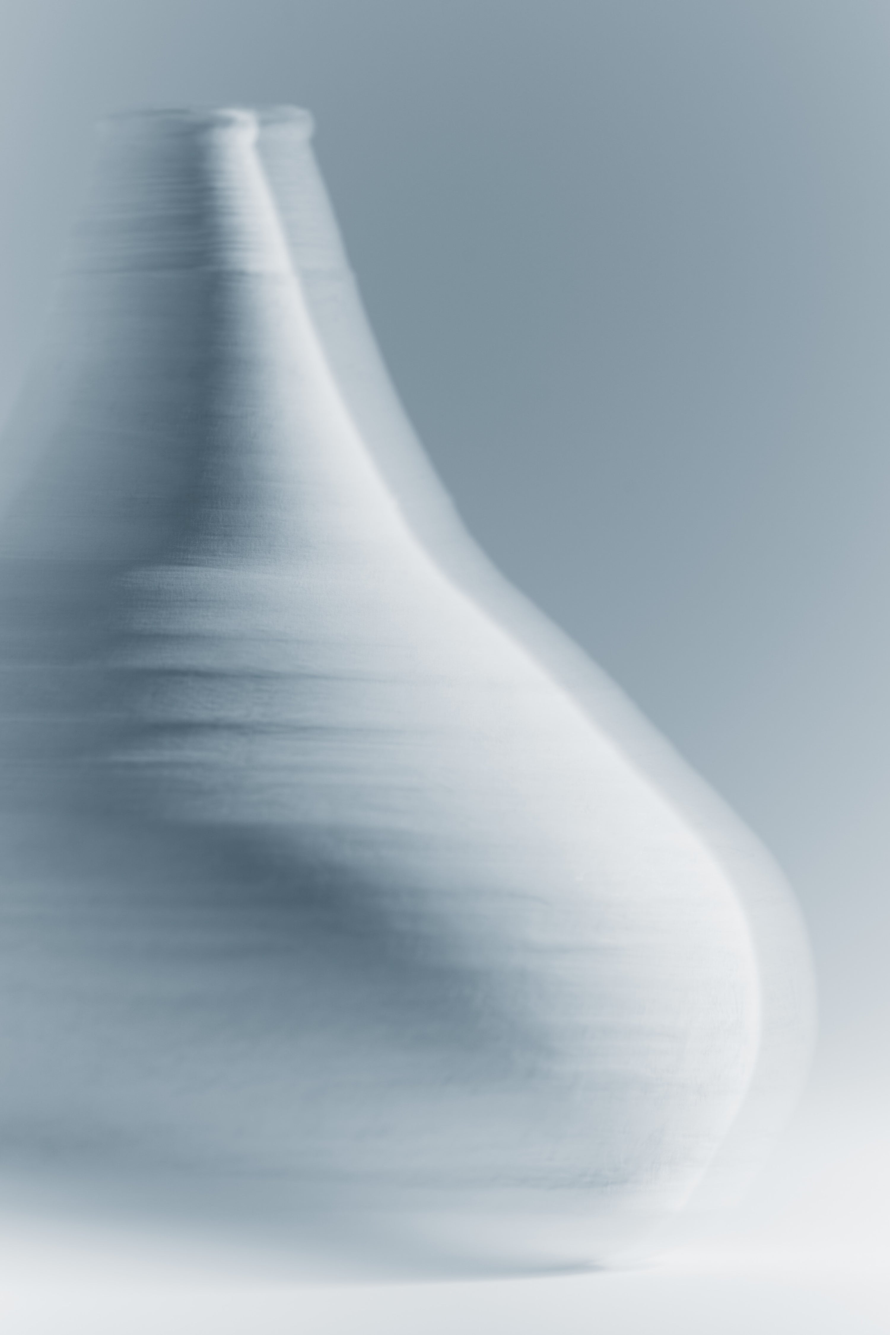 Hand-sculpted Vessel Oil Diffuser | WHITE TEA