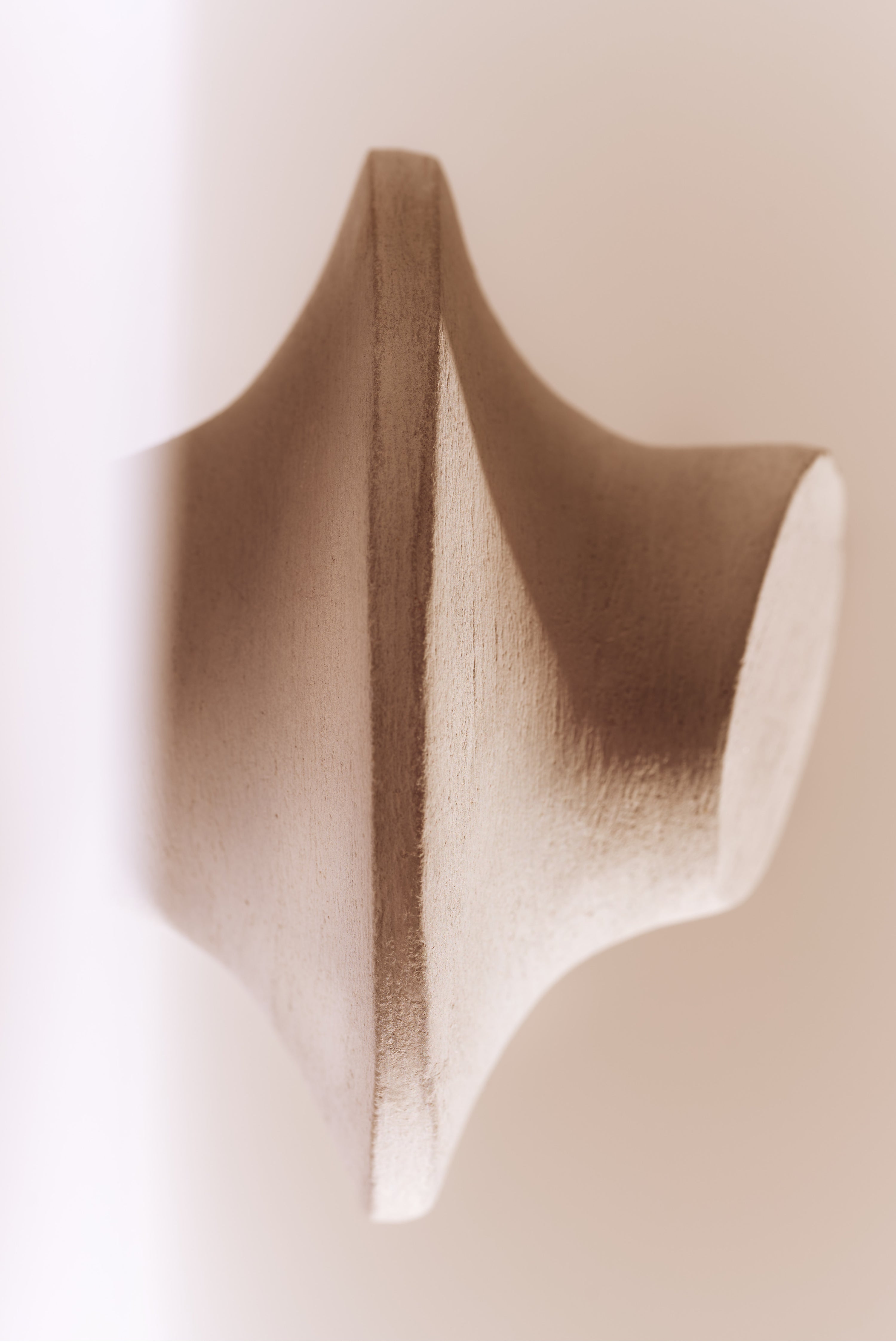 Hand-sculpted Vessel Oil Diffuser | BLACK OUD